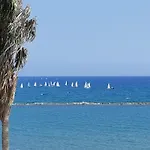 Beachfront Bliss 3br With Panoramic Sea View Апартаменты Вороклини