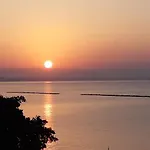 Beachfront Bliss 3br With Panoramic Sea View Apartamento Oroklini