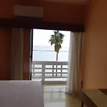 Beachfront Bliss 3br With Panoramic Sea View Апартаменты
