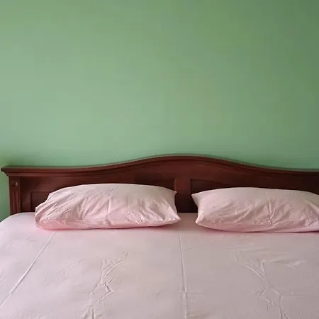 Enjoy Sunrise At Spacious 3br Flat By The Seafront فوروكليني