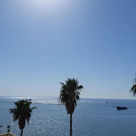 Enjoy Sunrise At Spacious 3br Flat By The Seafront *