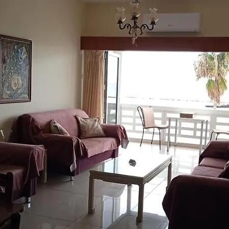 Enjoy Sunrise At Spacious 3br Flat By The Seafront
