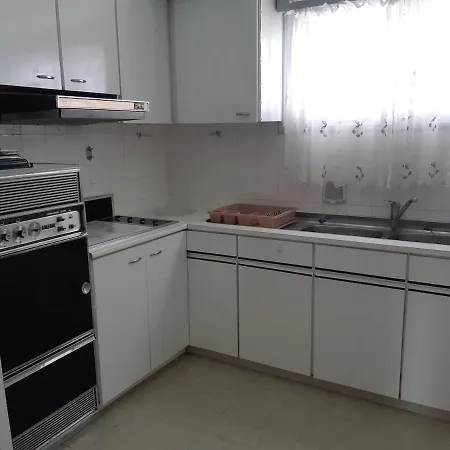 Enjoy Sunrise At Spacious 3br Flat By The Seafront *