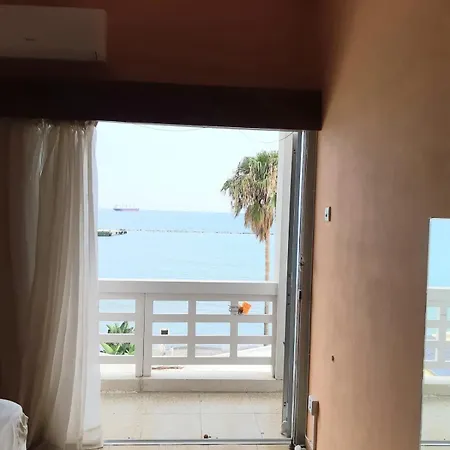 Enjoy Sunrise At Spacious 3br Flat By The Seafront Διαμέρισμα