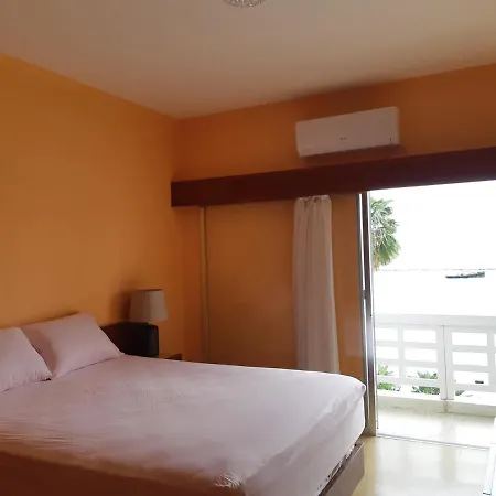 Enjoy Sunrise At Spacious 3br Flat By The Seafront