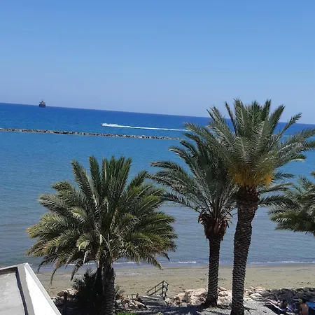 Enjoy Sunrise At Spacious 3br Flat By The Seafront *