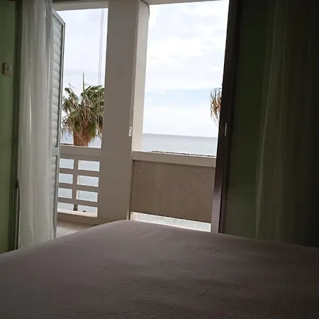 Enjoy Sunrise At Spacious 3br Flat By The Seafront Apartman Voróklini