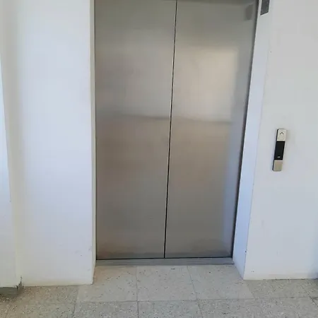 Enjoy Sunrise At Spacious 3br Flat By The Seafront Διαμέρισμα