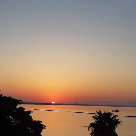 Enjoy Sunrise At Spacious 3br Flat By The Seafront * Voroklini