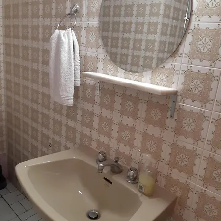 Enjoy Sunrise At Spacious 3br Flat By The Seafront