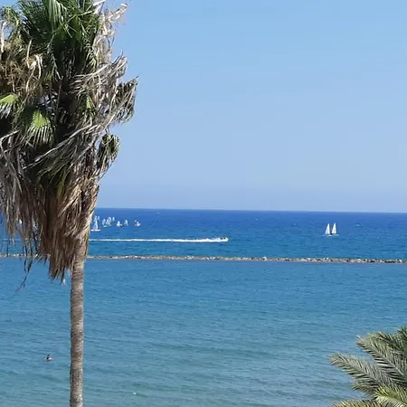 Enjoy Sunrise At Spacious 3br Flat By The Seafront