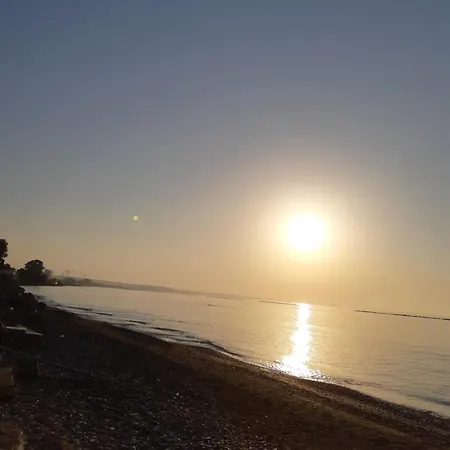 Apartman Enjoy Sunrise At Spacious 3br Flat By The Seafront