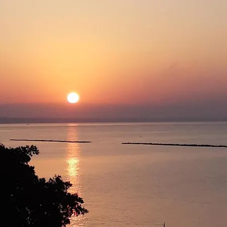 Enjoy Sunrise At Spacious 3br Flat By The Seafront Apartman Voróklini