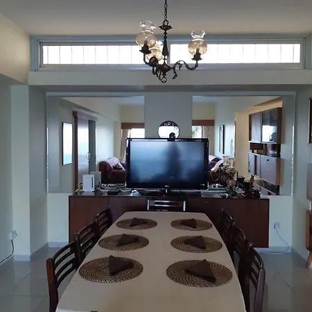 Enjoy Sunrise At Spacious 3br Flat By The Seafront Διαμέρισμα