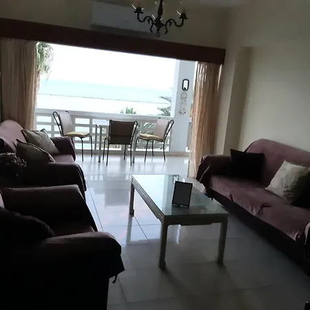 Enjoy Sunrise At Spacious 3br Flat By The Seafront