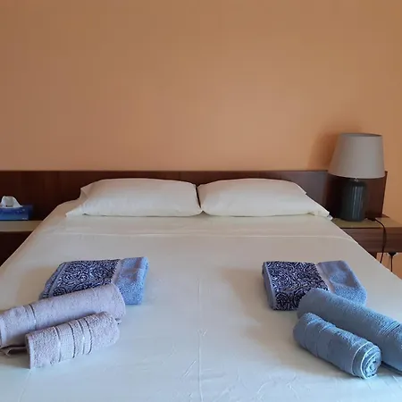 Enjoy Sunrise At Spacious 3br Flat By The Seafront *