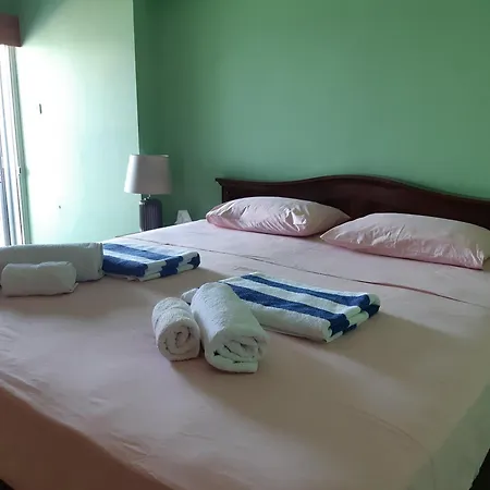 Enjoy Sunrise At Spacious 3br Flat By The Seafront *