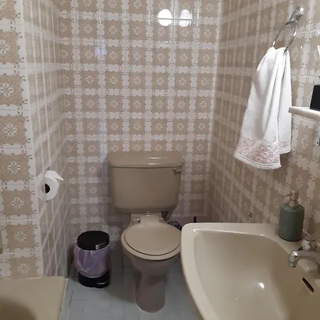 Enjoy Sunrise At Spacious 3br Flat By The Seafront