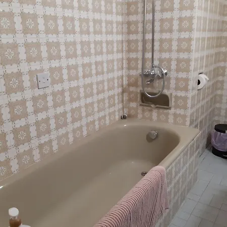 Enjoy Sunrise At Spacious 3br Flat By The Seafront Βορόκλινη