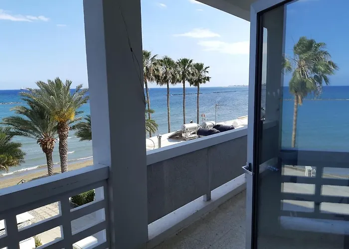 Apartmán Enjoy Sunrise At Spacious 3br Flat By The Seafront Voroklini