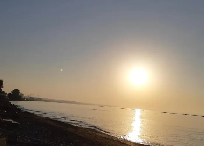 Apartmán Enjoy Sunrise At Spacious 3br Flat By The Seafront