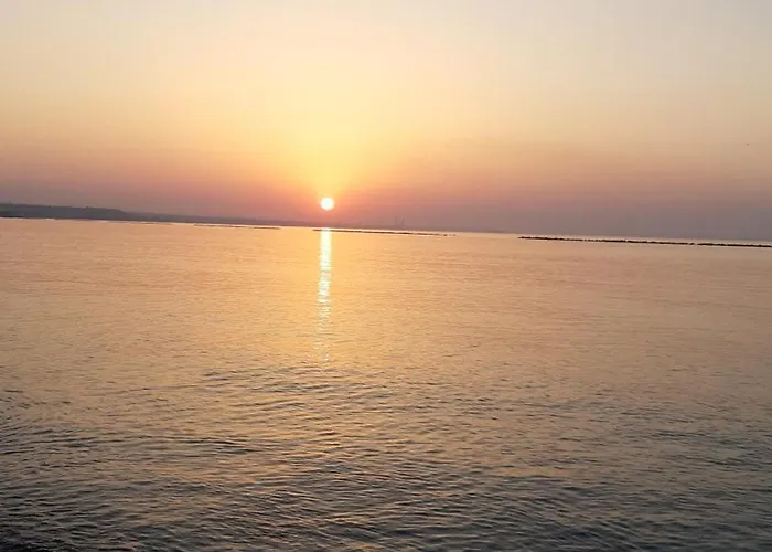 Apartmán Enjoy Sunrise At Spacious 3br Flat By The Seafront Voroklini