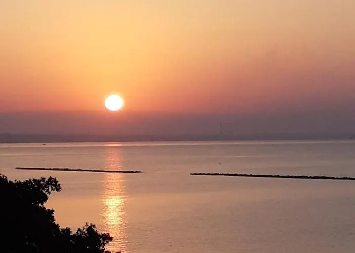 Enjoy Sunrise At Spacious 3br Flat By The Seafront Apartmán Voroklini