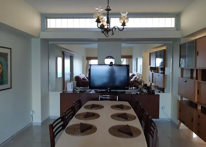 Enjoy Sunrise At Spacious 3br Flat By The Seafront Apartmán